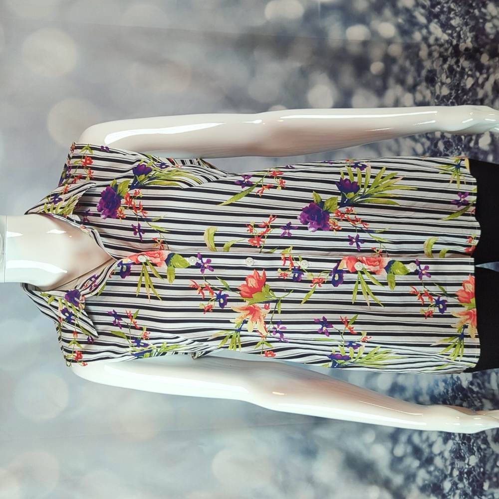 Chico's sz 1 Striped Floral Sleeveless Button Down Shirt with Notched Collar